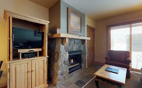 Red Hawk Lodge 2200